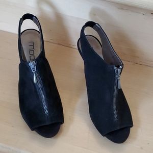 Super Cute Black Suede Moda Heels